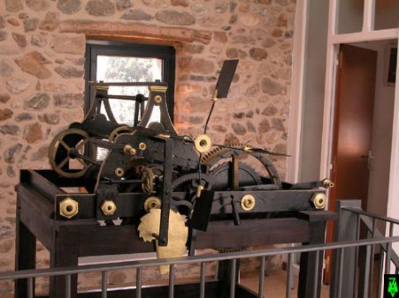 Horloge exposée à la mairie